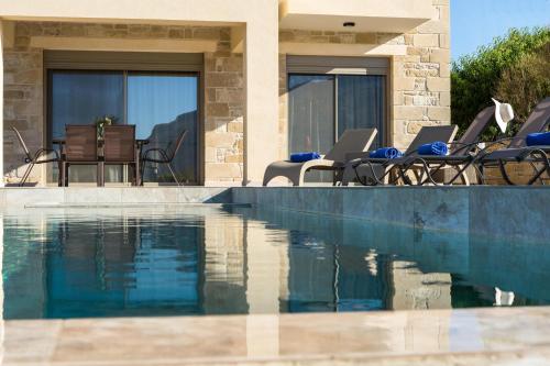 Πισίνα στο ή κοντά στο Amfitriti Villa