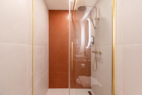 Salle de bains dans l'établissement Asbóth Boutique Suites, Best Location by BQA