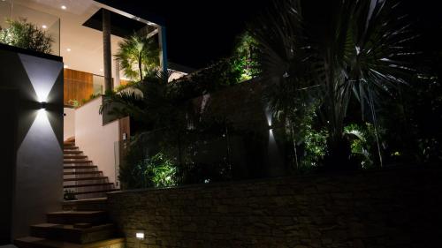 Taman di luar Contemporary Villa with Infinity Pool