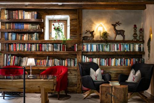 a library filled with book shelves filled with books at Zum Alten Moar in Bressanone