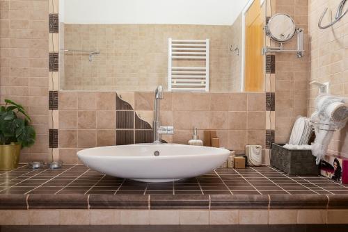 A bathroom at Villa Elesia