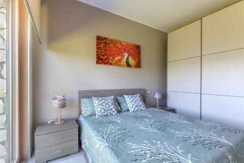 a bedroom with a bed and a painting on the wall at Villa Alessia in Marciana Marina