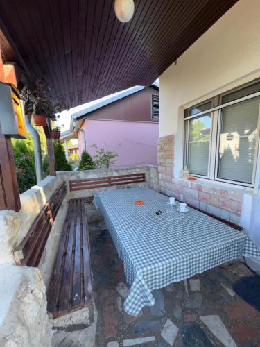 a table sitting on the outside of a house at Vila Dolce Vita in Kisiljevo