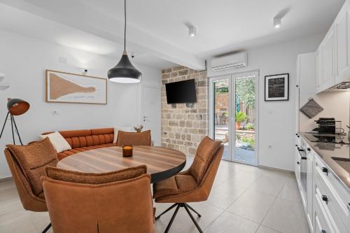 Casa ol'Bol - Modern Apartment with Seaview and Private Large Backyard