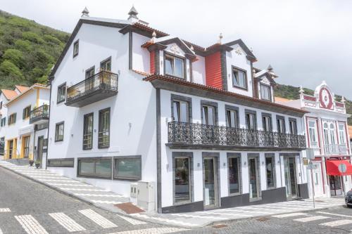 a white building on the side of a street at Edificio Luisa Premium in Velas