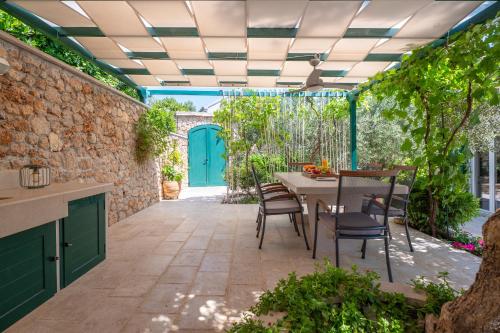 Casa ol'Bol - Modern Apartment with Seaview and Private Large Backyard