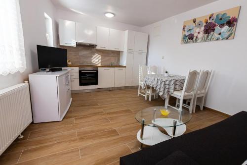 Kuchyňa alebo kuchynka v ubytovaní Apartman Boris