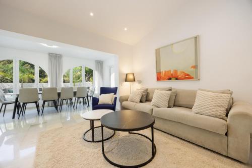 Marbella, Costabella - Beachfront Villa with Heated Pool