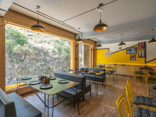 Zona de estar de The Hosteller Kufri, Shimla