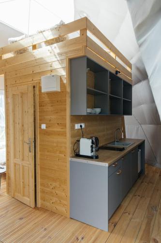 Η κουζίνα ή μικρή κουζίνα στο Glamping Prague Louka