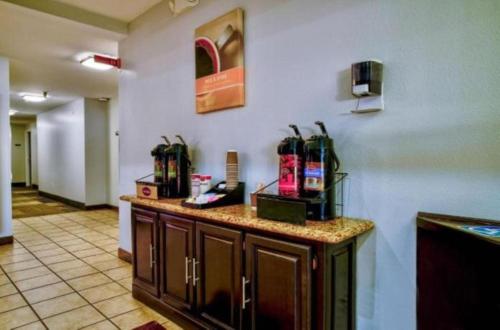 a kitchen with a counter with alcoholacistacistacist at Studio 6 Suites Hesperia, CA West Main Street I 15 in Hesperia