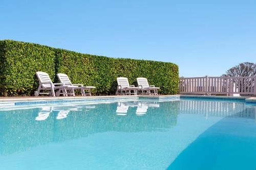 Bassein majutusasutuses Meadow View Splash Retreat -No Commercial Sign written Vehicles,Fishing Nearby & Communal Swimming Pool ,Pool open April to September või selle lähedal