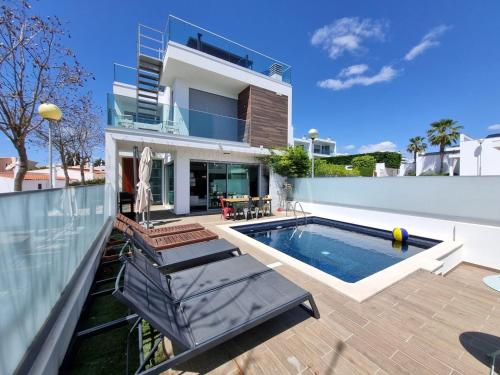Luxury Design Villa (Private Pool & Jacuzzi)