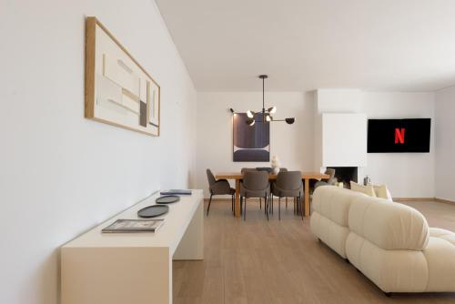 Athenean Boutique Bliss