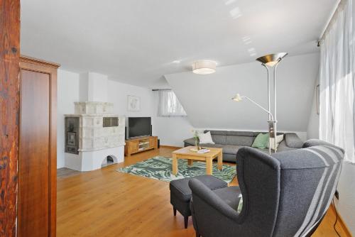 a living room with a couch and a table at Reiselust in Stockach