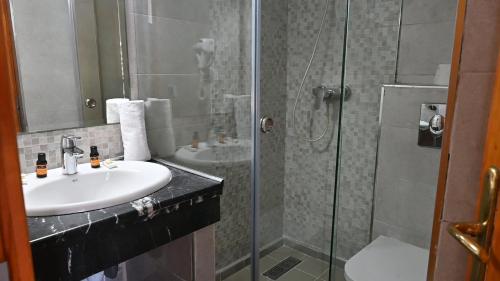 Koupelna v ubytování Hotel Centre Ville