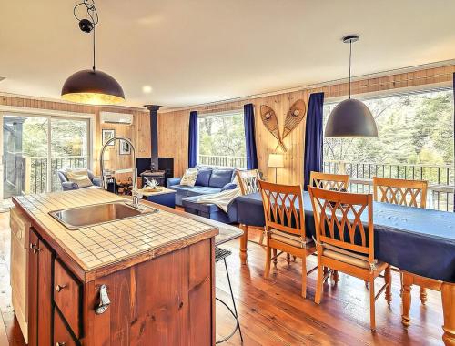 Gallery image of Labelle Lakefront, Spa, BBQ, Dock, Gazebo & Views in Labelle