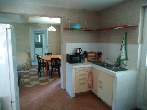 Dapur atau dapur kecil di Gite 2ch 2sdb Piscine 20min plages
