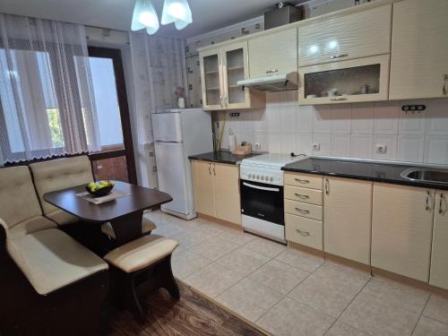 Η κουζίνα ή μικρή κουζίνα στο Apartament confortabil