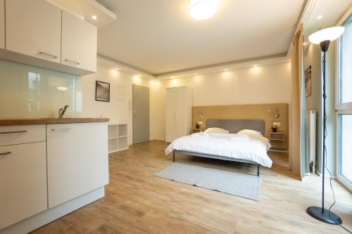 Urban Studio with Queen-Size Bed, Self Check-in K2