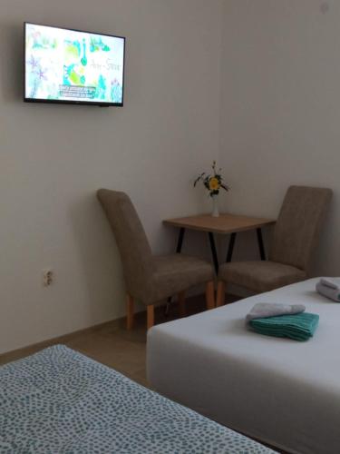 Postel nebo postele na pokoji v ubytování Apartman EM-Bajkeraj