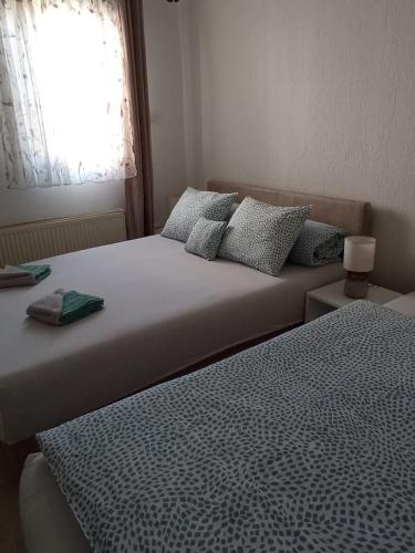 Postel nebo postele na pokoji v ubytování Apartman EM-Bajkeraj