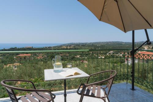Gambar di galeri bagi Captain's Apartments in Olive Grove 2 di Mousata