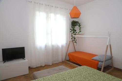 TV a/nebo společenská místnost v ubytování Relax a Camaiore Casa con Jacuzzi e Giardino