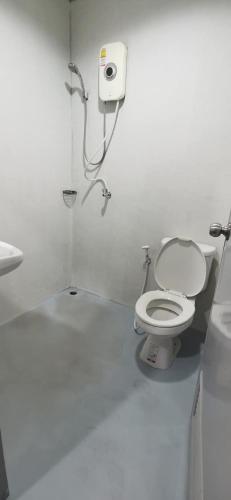 a white bathroom with a toilet and a sink at GO INN Khaosan - Khaosan Road โกอินน์ ตรอกข้าวสาร in Bangkok