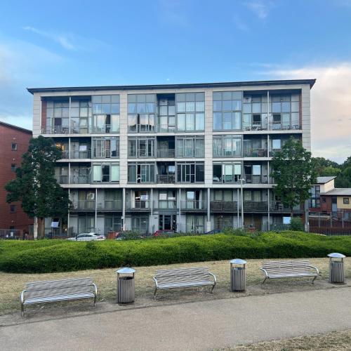 Luxury 2BR Near Bham Central, Parking, Desk & Coffee photo 7