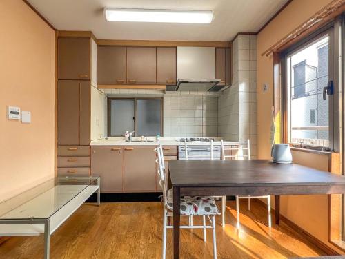 a kitchen with a table and chairs in a room at 渡边ビル203 in Tokyo
