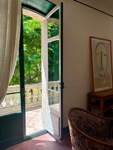 an open door with a view of a patio at Villa Magdala Arts & Résidence in Hyères