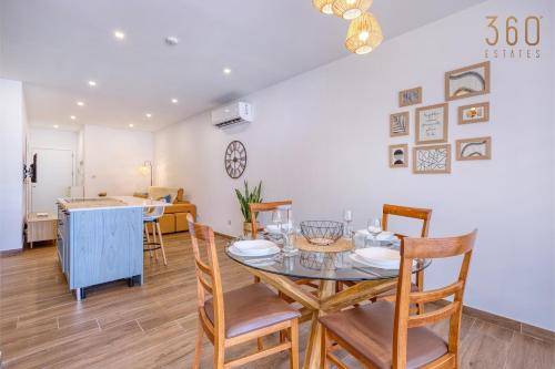 Imagen de la galería de Stylish 2BR in peaceful Qala with Terrace & AC by 360 Estates, en Qala