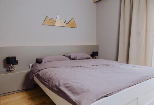 Ein Bett oder Betten in einem Zimmer der Unterkunft DivciCasa apartments Divčibare