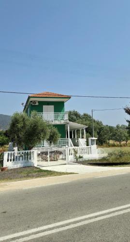 Το κτήριο όπου στεγάζεται  το διαμέρισμα