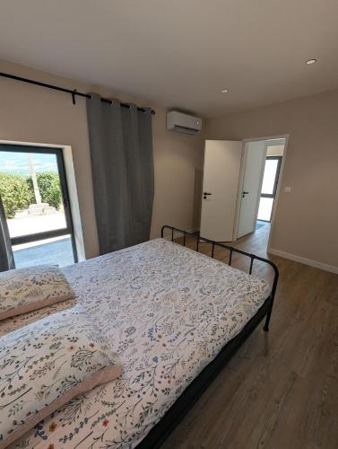 Ένα ή περισσότερα κρεβάτια σε δωμάτιο στο Renovated apartment with view