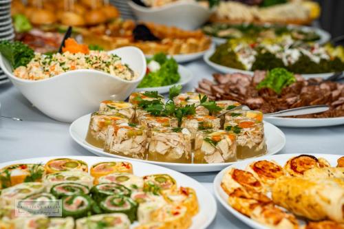 インの敷地内または近くでの食事または食べ物