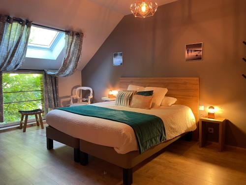 Postel nebo postele na pokoji v ubytování LOGIS-Hôtel-Restaurant La Gentilhommière
