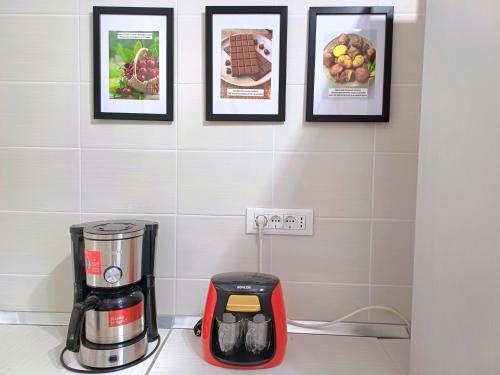Kemudahan buat kopi dan teh di Peaks & Waves Apartment