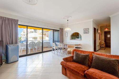 2 BDR Flat With Pool in Vilamoura by LovelyStay
