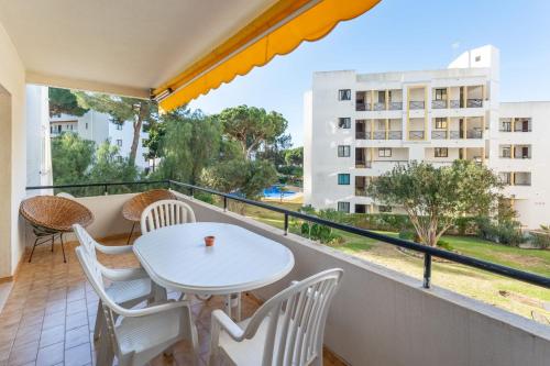 2 BDR Flat With Pool in Vilamoura by LovelyStay