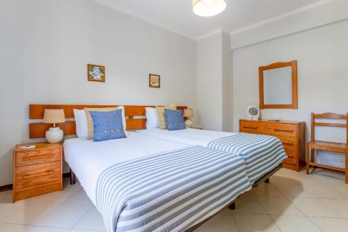 2 BDR Flat With Pool in Vilamoura by LovelyStay