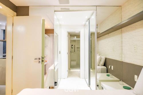 a bathroom with a sink and a mirror at Apto. com Jacuzzi em Cotovelo In Mare by QAVI in Granja Beira Mar