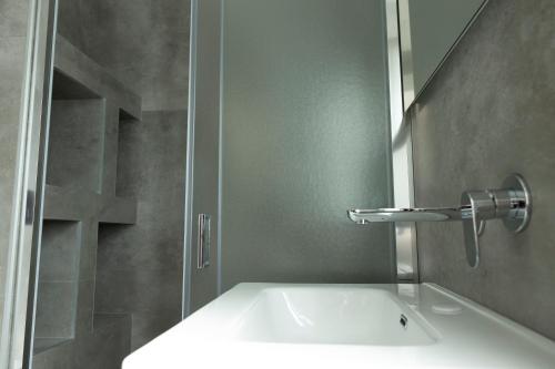 a bathroom with a sink and a shower at Dream's Rooms Salemi in Ulmi