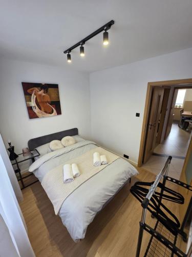Ένα ή περισσότερα κρεβάτια σε δωμάτιο στο Apartament PREMIUM Dywizjonu 303