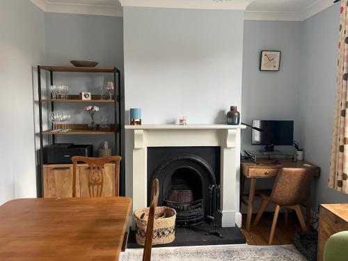 A lovely 2 bedded terrace house photo 17