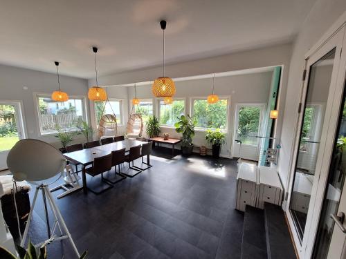 Gambar di galeri bagi Luxurious home in idyllic neighbourhood, 15min to City di Sollentuna