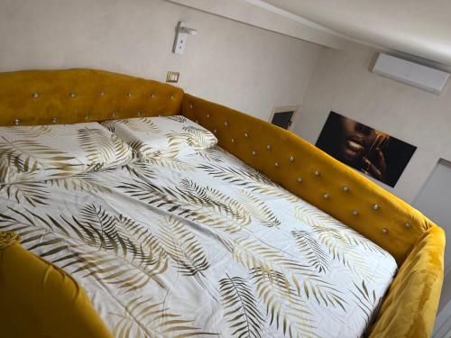 Postel nebo postele na pokoji v ubytování Qt suite & luxury