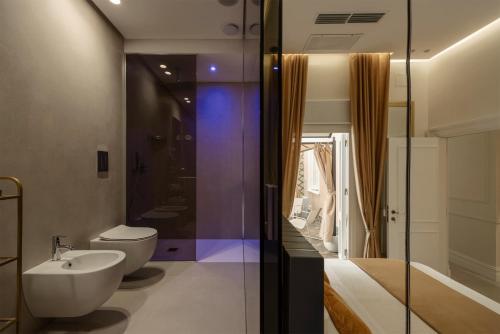 a bathroom with a white toilet and a sink at Villa Libertà in Palermo