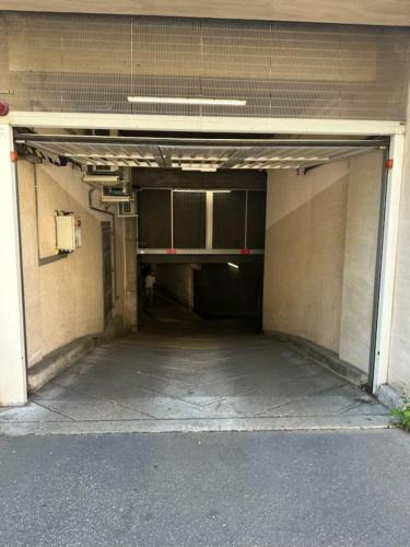 an empty parking garage in a building at Suite Montrachet 4 personnes vue cathédrale 1 Place de parking in Dijon